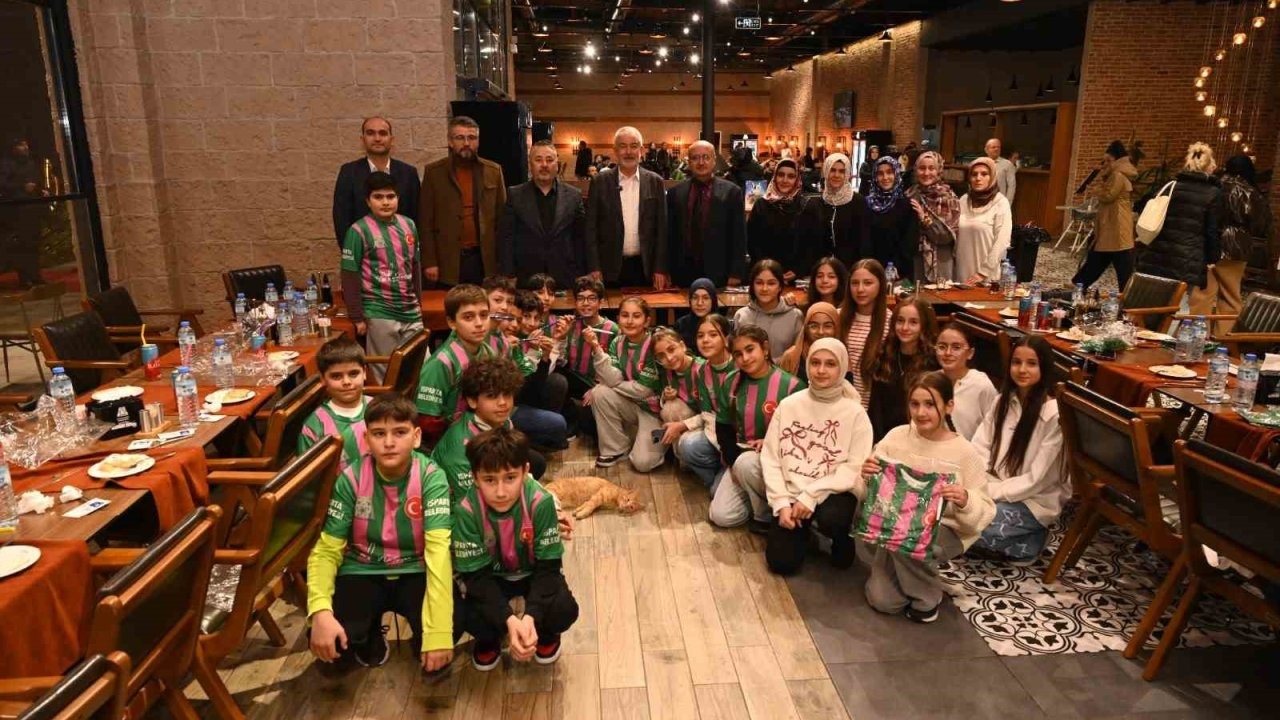 Başkan Başdeğirmen, şampiyon takımla buluştu