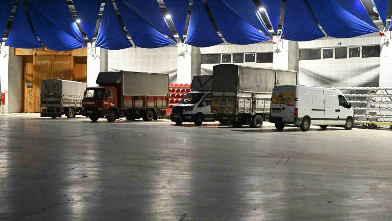 Başkan Başdeğirmen soğuk havalara karşı pazarcı esnafına Gökkubbe Fuar Alanı’nı açtı