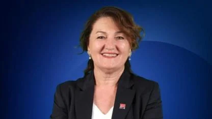 Bayrak tepti gösterdi; “Seçimle gelen seçimle gider”