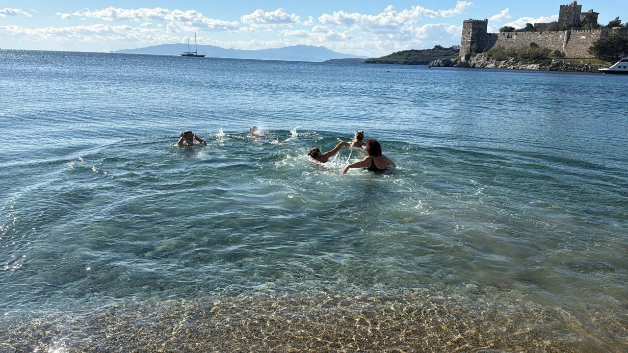 Bodrum ve Milas'ta yeni yılın ilk gününde deniz keyfi