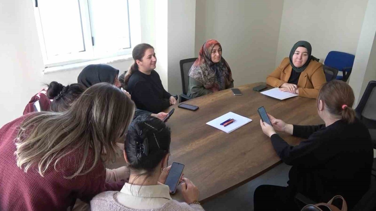 Burdur Aile Akademisi’nde aile içi iletişim ve şiddetle mücadele eğitimleri aralıksız sürüyor