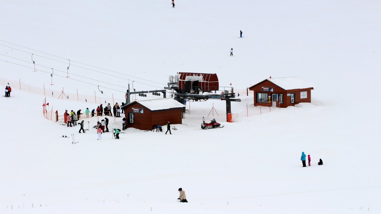 Davraz Kayak Merkezi'ne ziyaretçi akını