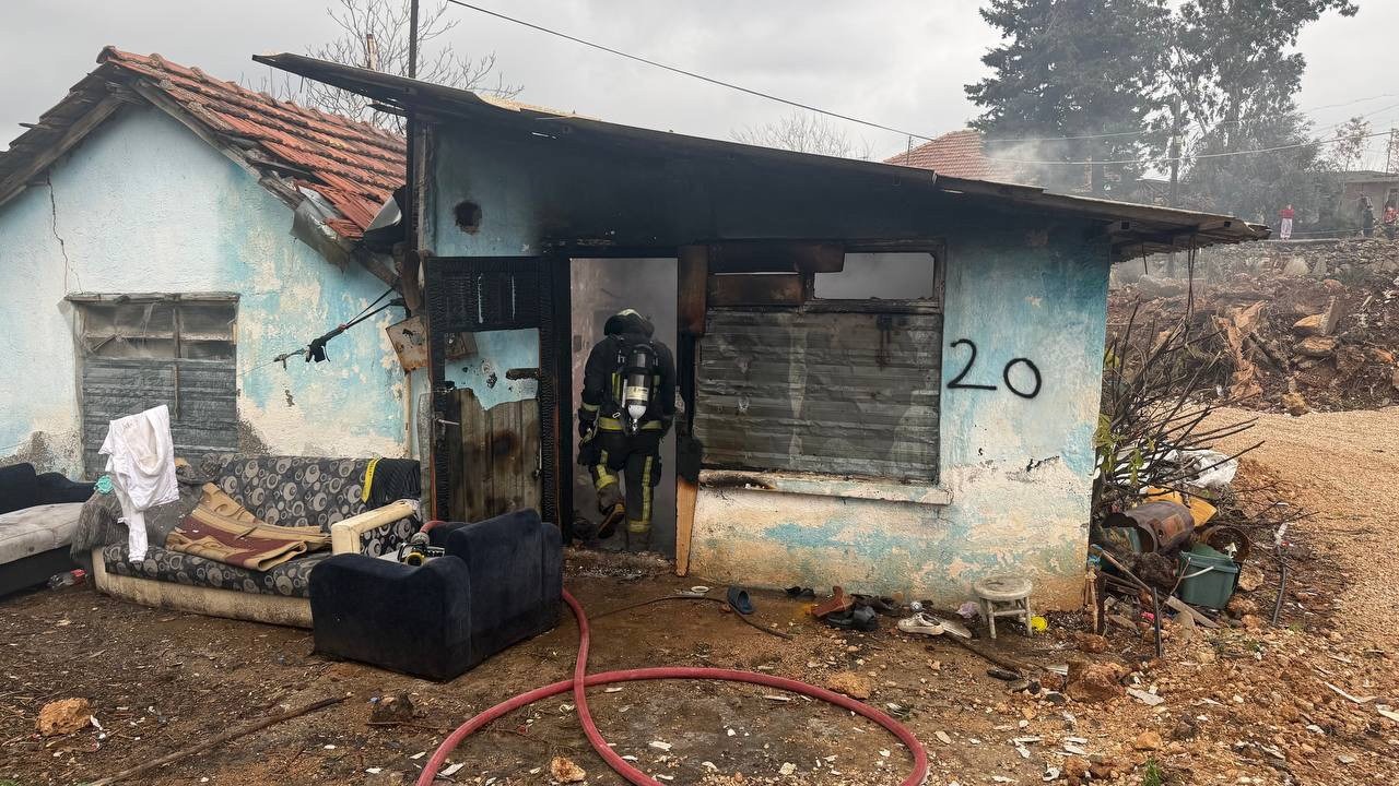 Gecekondu alevlere teslim oldu