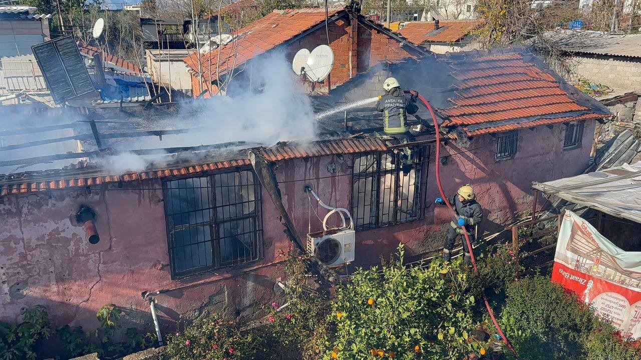 Gecekondu yangında kullanılamaz hale geldi