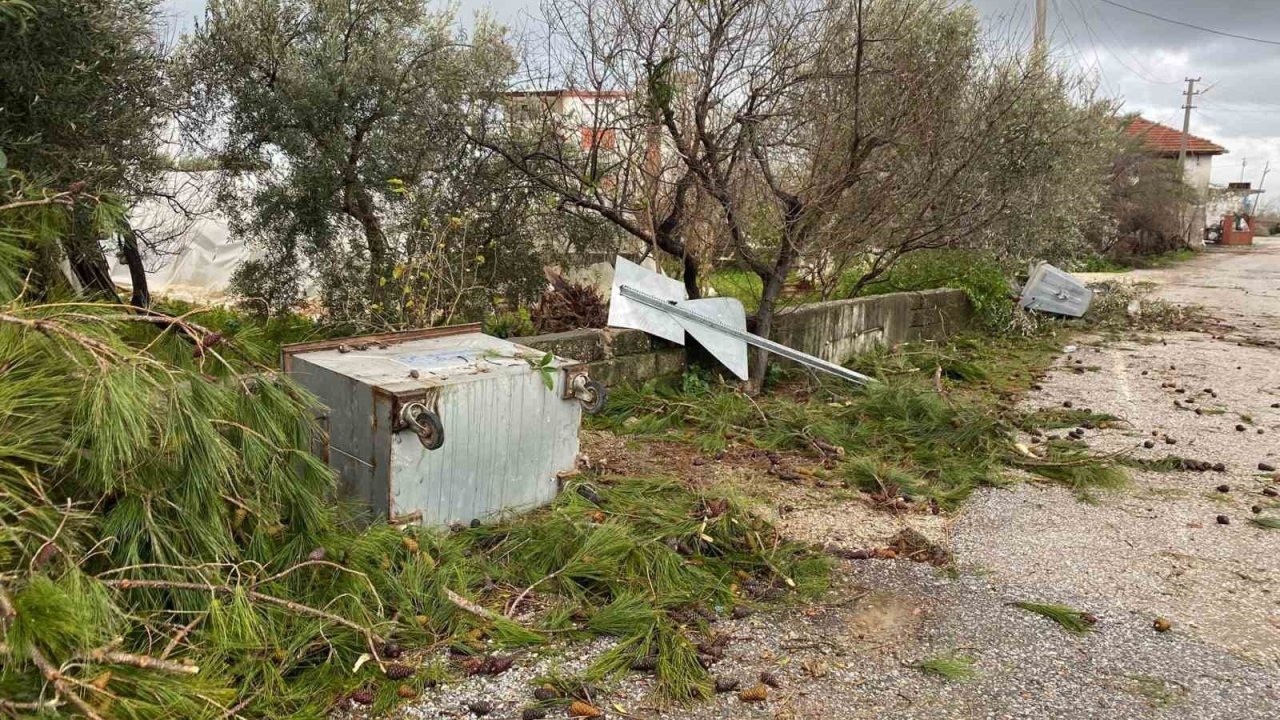 Hortum dünyaca meşhur ilçeyi harabeye çevirdi