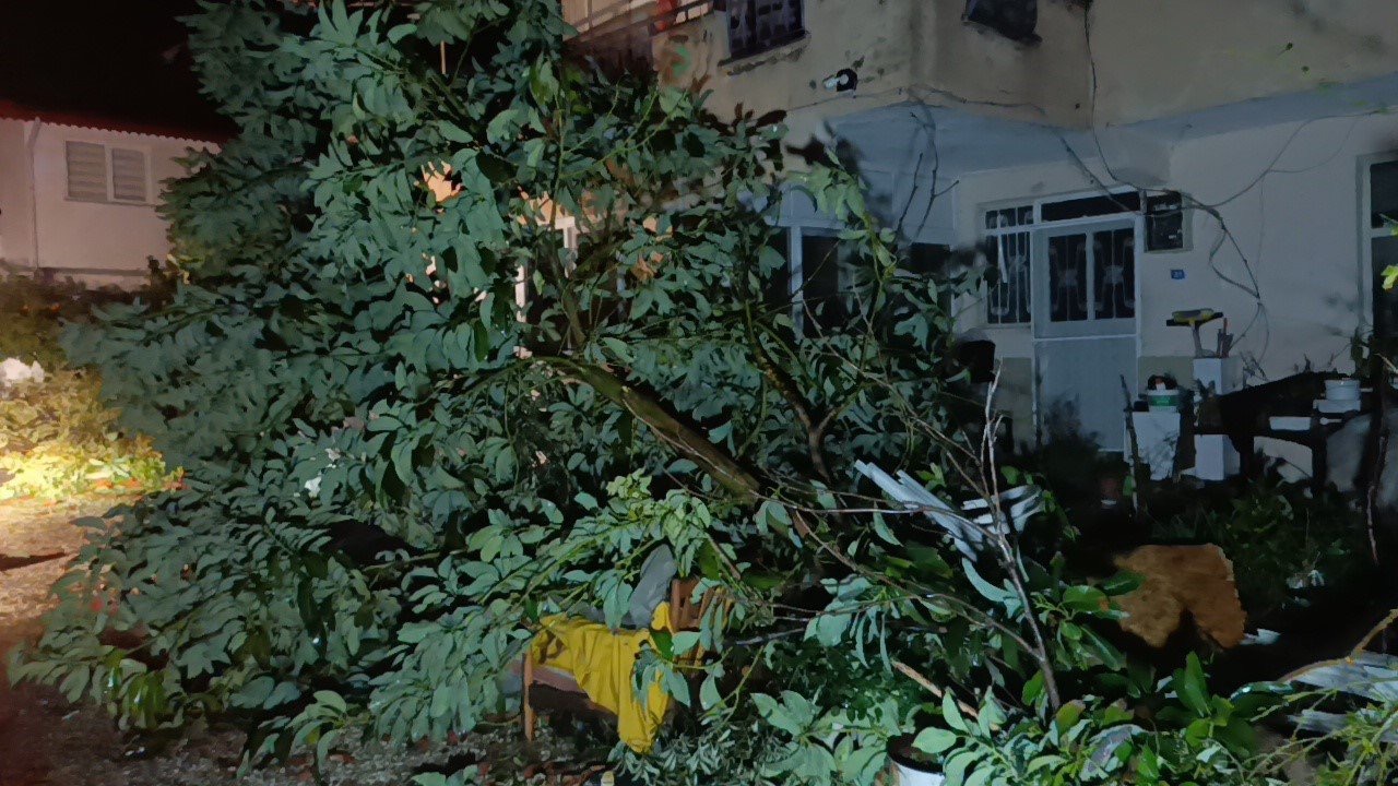 Hortum Manavgat’ı savaş alanına çevirdi