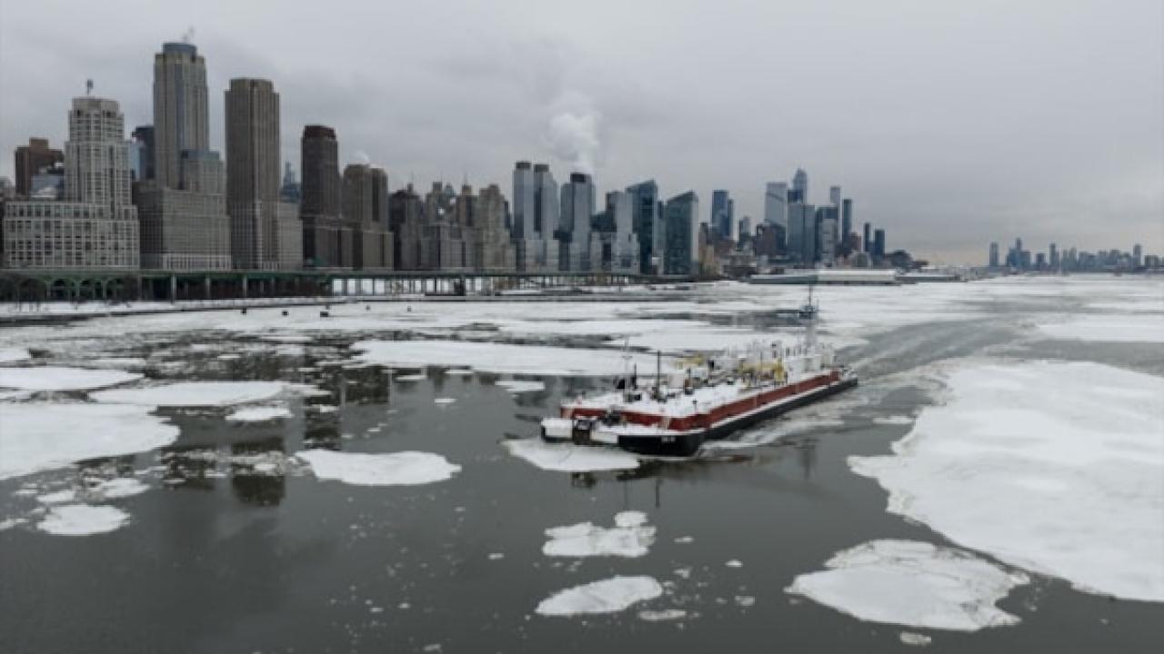 Hudson Nehri kısmen dondu!