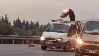 Kamyonetin alevlere teslim olmasının önüne sürücünün gayreti geçti