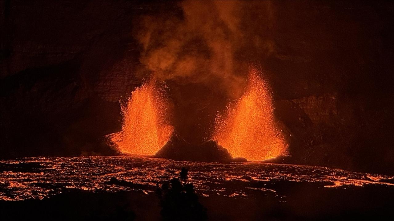 Kilaue Yanardağı yeniden lav püskürttü!