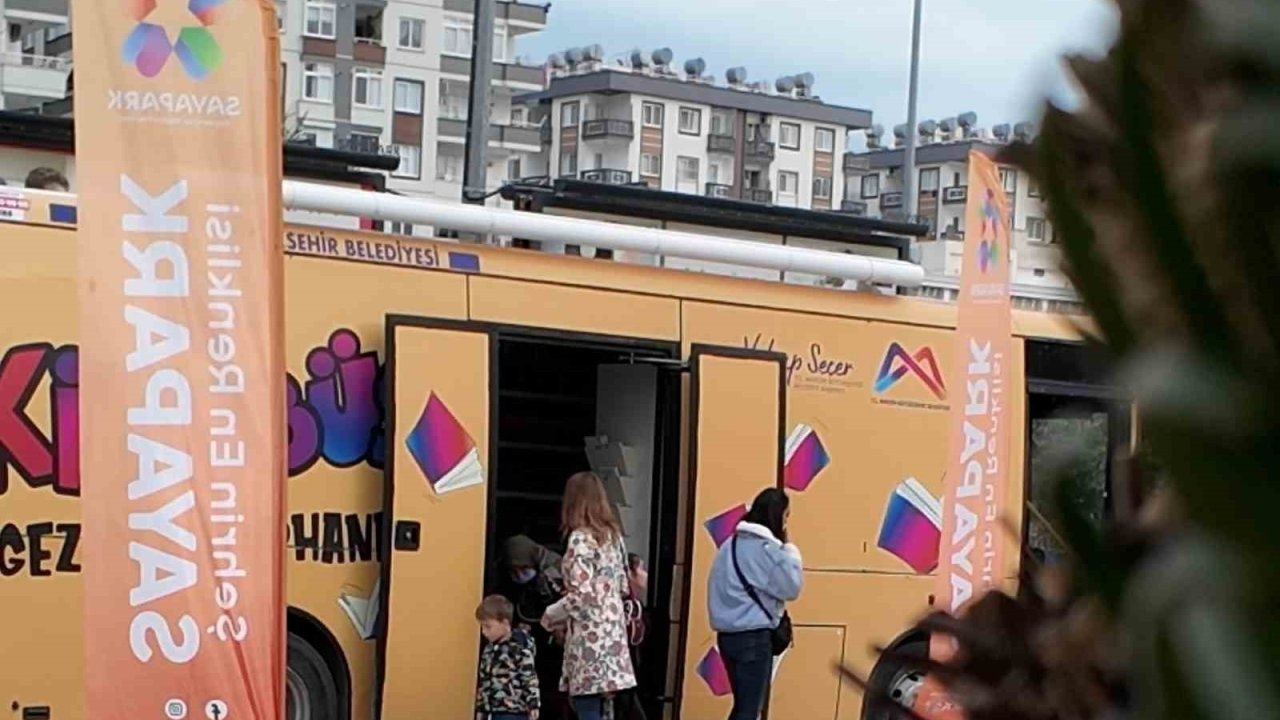 Kitaplar yola çıktı, durağı Sayapark oldu