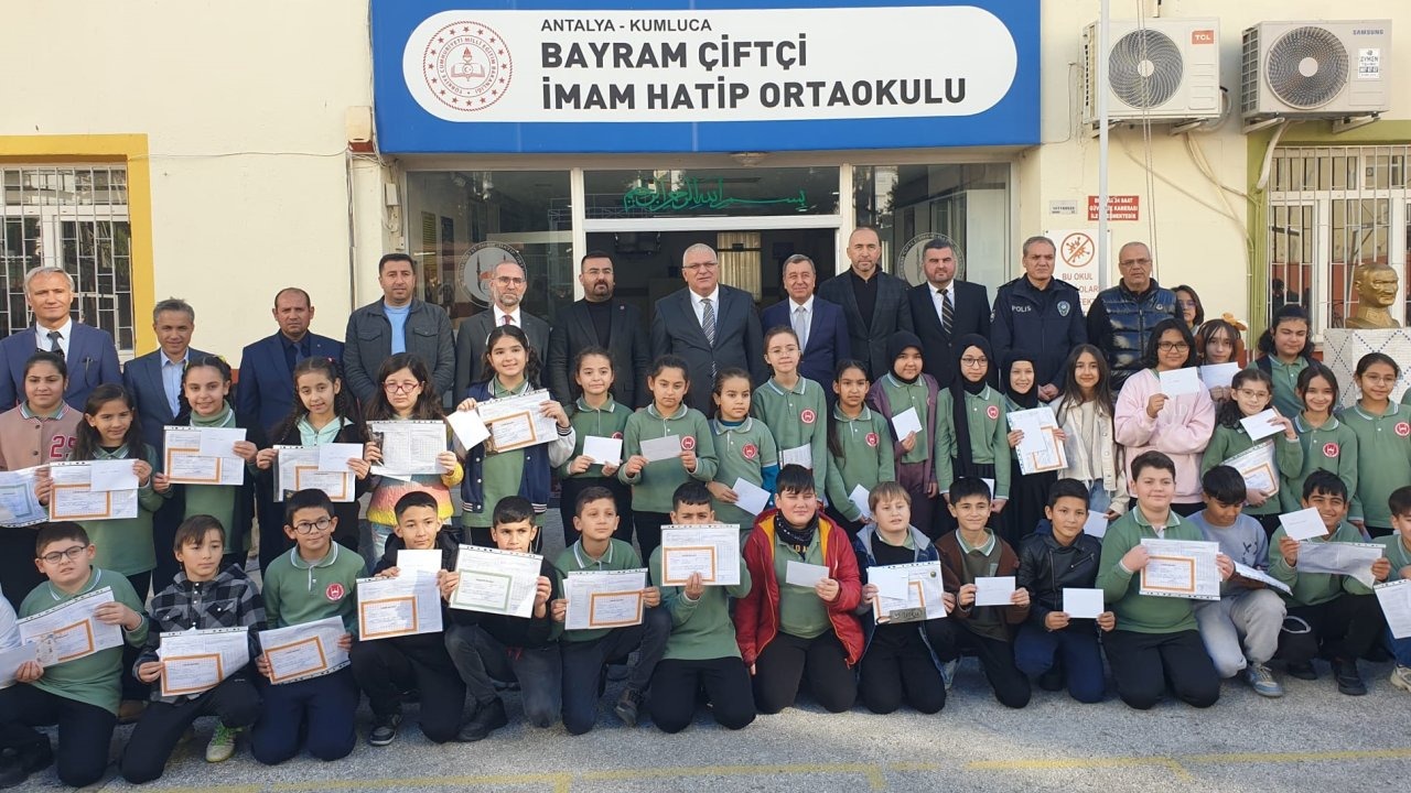 Kumluca'da 15 bin 226 öğrenci karne aldı