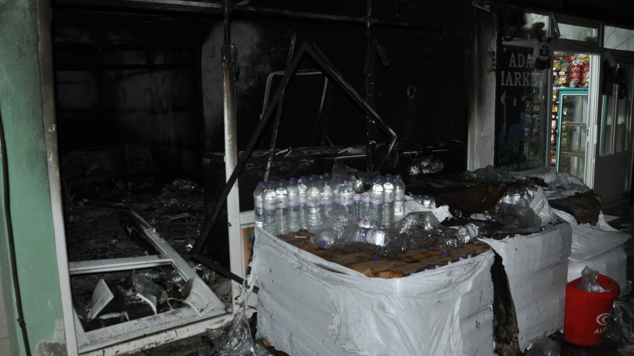 Mahalle muhtarlığı yandı