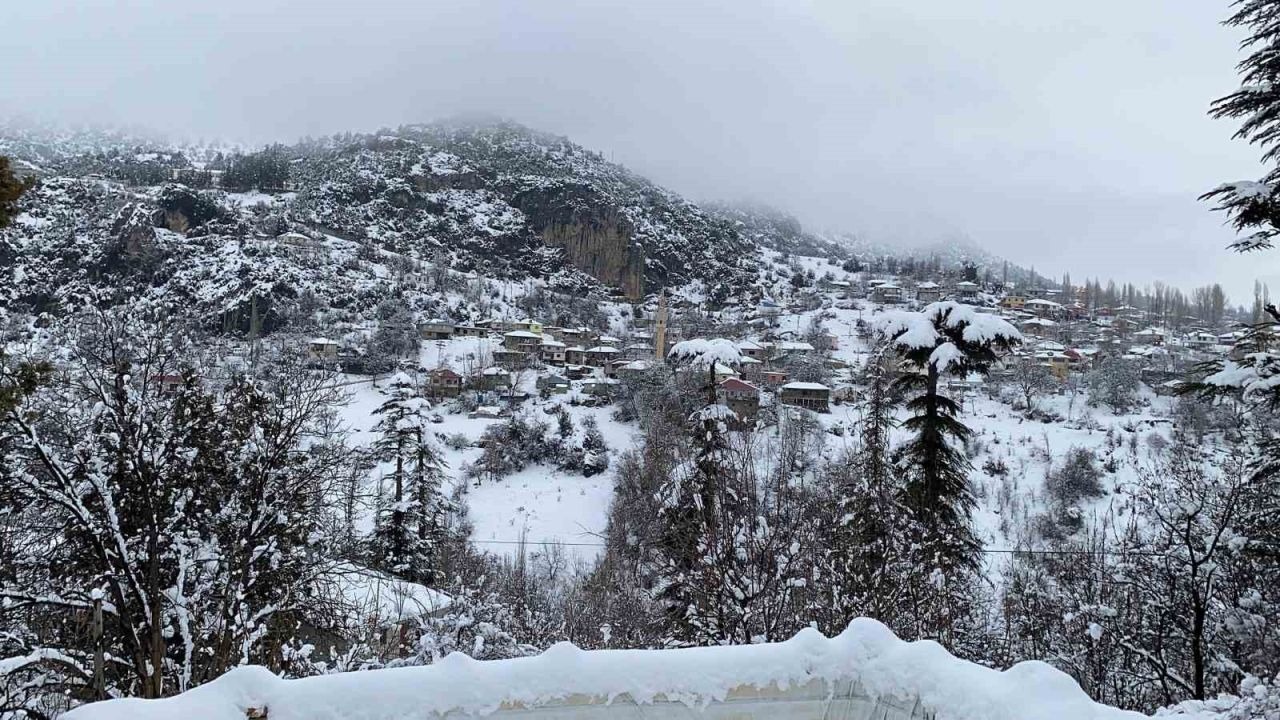 Mersin’in yüksek kesimlerinde kar sevinci