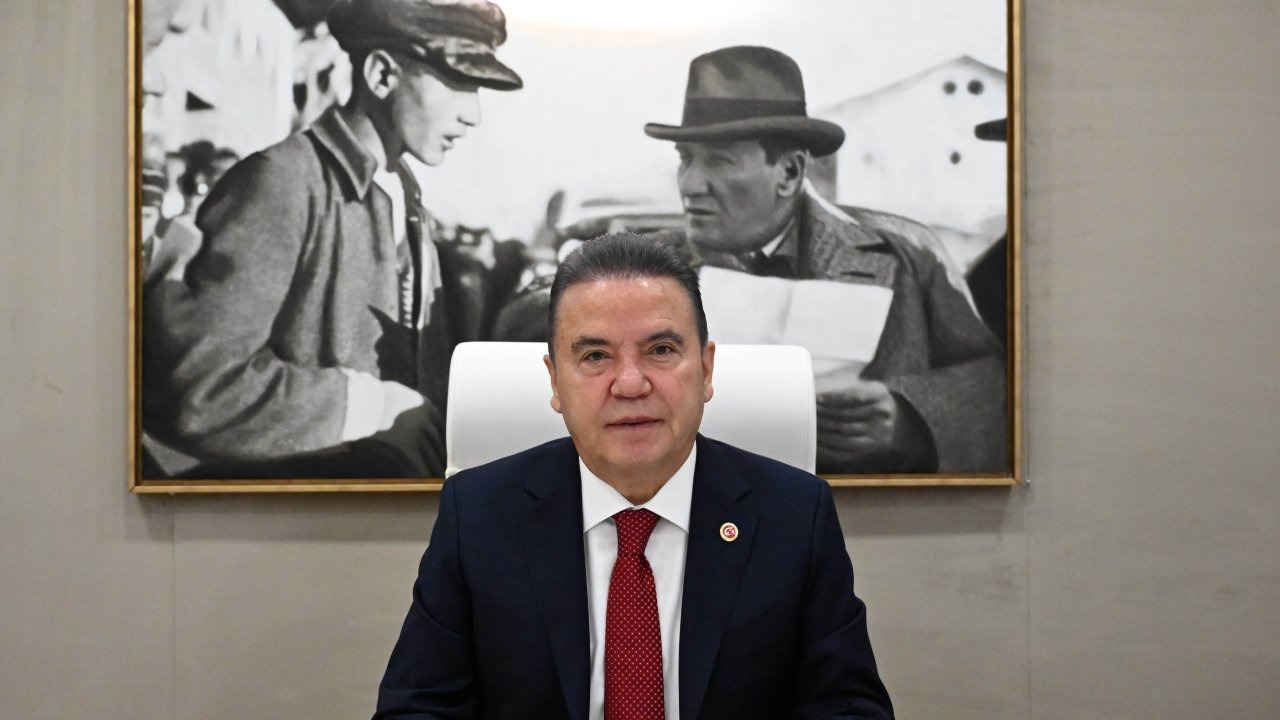 Muhittin Böcek, Ali Mahir Başarır'a hediye edeceğini söyleyip daire istemiş