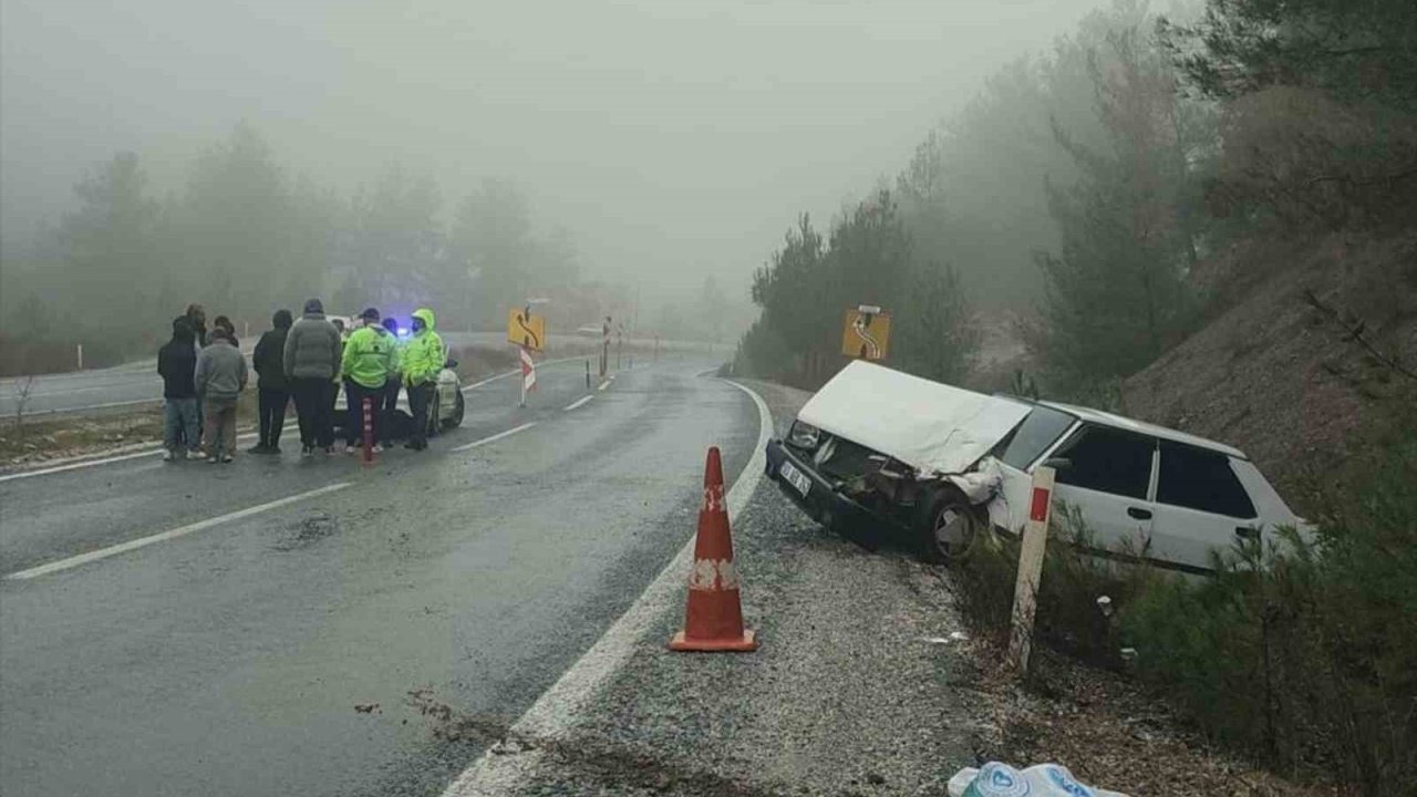 Otobüs ile Tofaş otomobil çarpıştı