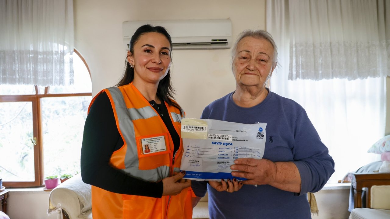 Otobüste unutulan cüzdan sahibine teslim edildi