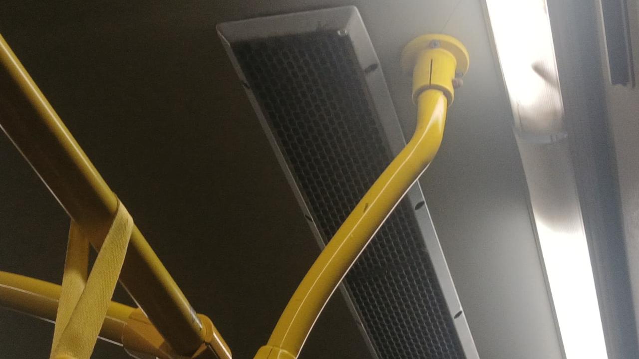 Sağanak yağış Antalya'da hayatı olumsuz etkiledi: Halk otobüsleri su akıtıyor