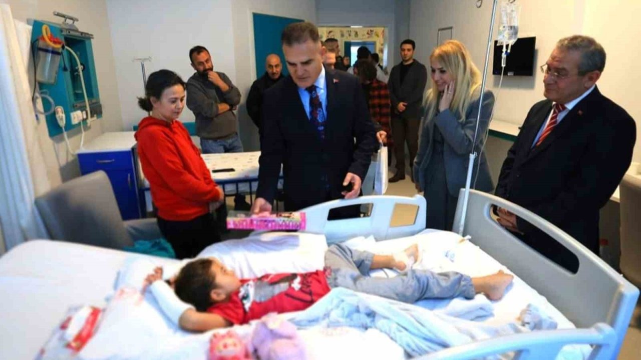 Vali Akbıyık yeni yılı hasta, yaşlı ve görev yapanları ziyaretler ile girdi