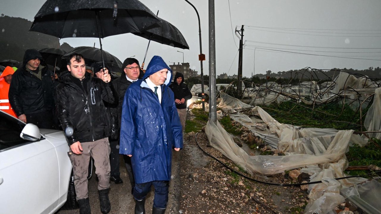 Vali Şahin, Demre ve Kumluca’da zarar gören alanları yerinde inceledi