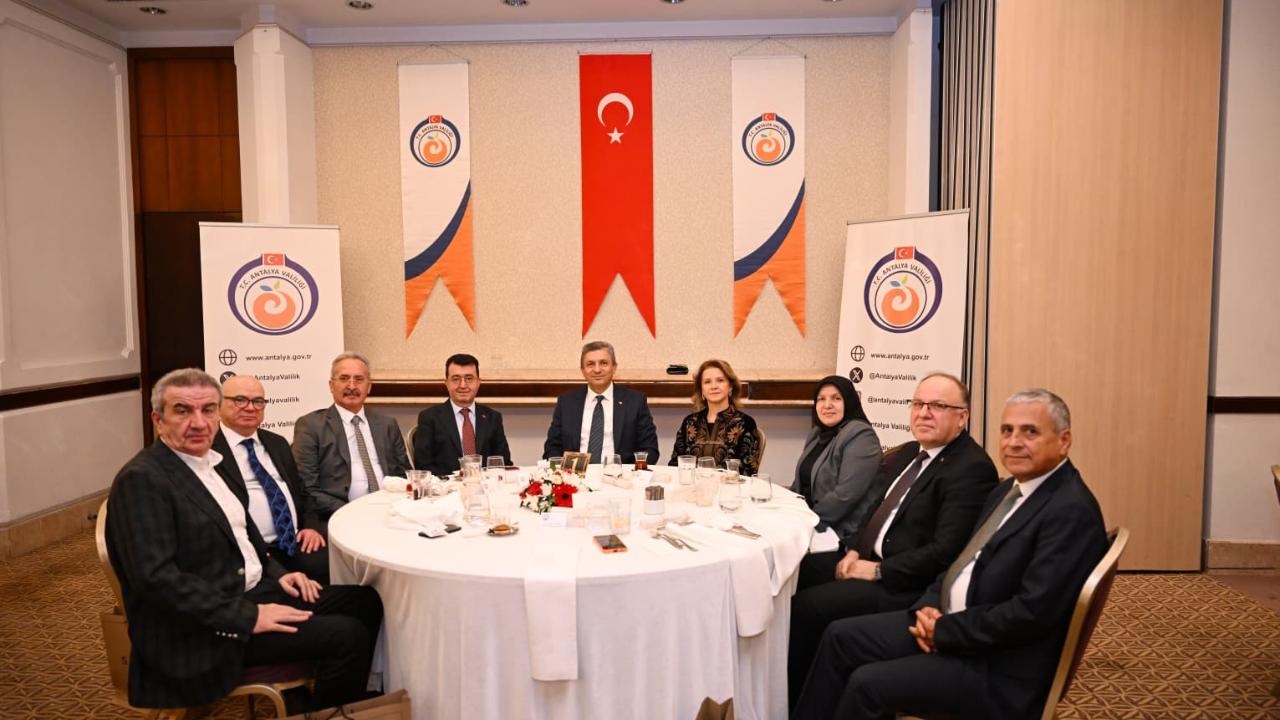 Vali Şahin, mülki idare amirleriyle bir araya geldi