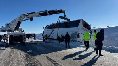 Yolcu otobüsü devrildi: 6 yaralı