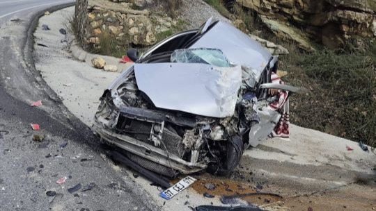 1 kişinin öldüğü kazada 2 otomobile çarpan TIR'ın sürücüsü tutuklandı