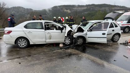 Burdur'da iki otomobil kafa kafaya çarpıştı; 6 ölü, 6 yaralı
