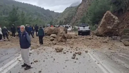 Antalya- Isparta karayolunda heyelan