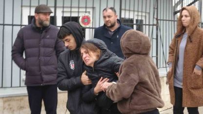 Antalya’da 10 kişinin ölümüyle sonuçlanan kazada acı Adli Tıp Kurumu önüne taşındı