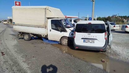 Manavgat’ta kamyonet ile çarpışan aracın sürücüsü yaralandı