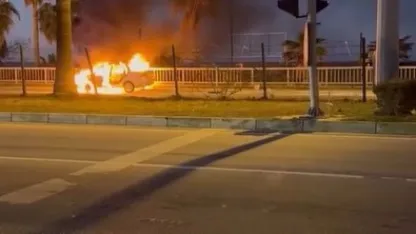 Alanya’da çarpışan araba alev topuna döndü