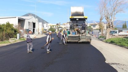 Başkan Vekili Özdemir, asfalt çalışmalarını yerinde inceledi