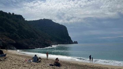 Yurt genelinde kar, Alanya’da yazdan kalma günler