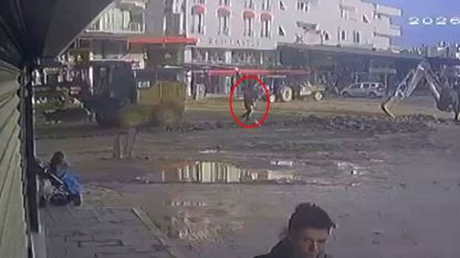 Dozerin belediye çalışanına çarptığı kaza kamerada