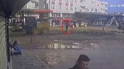 Dozerin belediye çalışanına çarptığı kaza kamerada