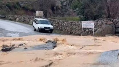 Yağışta zarar gören yol onarıldı