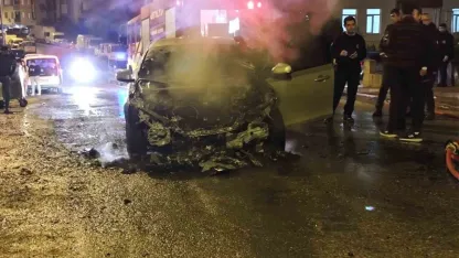 Manavgat’ta seyir halindeki otomobil alev alev yandı