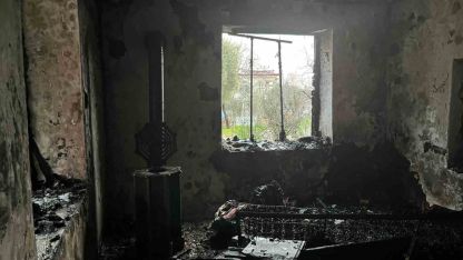 Yangına uykuda yakalanan yaşlı kadın hastaneye kaldırıldı