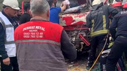 Kamyonlar çarpıştı: 1 yaralı