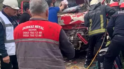 Kamyonlar çarpıştı: 1 yaralı