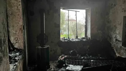 Evinde çıkan yangında ağır yaralanan yaşlı kadın hayatını kaybetti