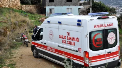 Motosiklet şarampole devrildi: 2 yaralı