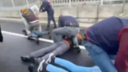 Silahla tehdit edilerek evine girilen kadının ellerini bağlayıp yüz tanıma sistemiyle hesabından 18 bin euro çektiler