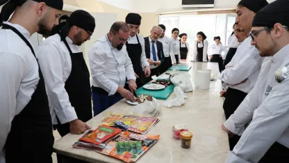 ALKÜ’lü öğrenciler Uzak Doğu mutfağını uzmanından öğreniyor