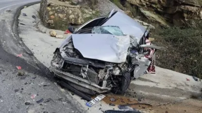 1 kişinin öldüğü kazada 2 otomobile çarpan TIR'ın sürücüsü tutuklandı