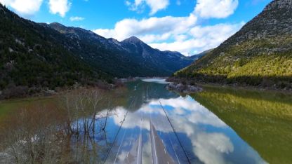 Yağmur suyu ile dolan Antalya- Konya yolu, ulaşıma kapandı
