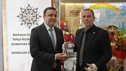 Antalya Oyuncak Müzesi’ne Azerbaycan’dan 26 parçalık bağış
