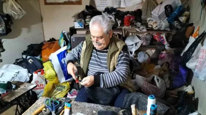 Köyceğiz’in son ayakkabı ustası, emekli oldu ama mesleğini bırakamadı