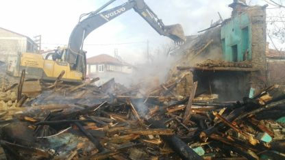 Isparta’da kerpiç ev yangında kullanılamaz hale geldi