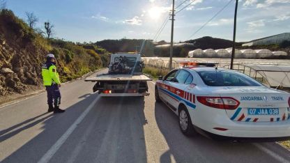 Trafiği tehlikeye düşüren ehliyetsiz motosikletlilere ceza